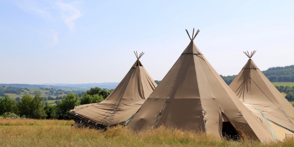 Burrow-Farm-Gardens-Wedding-Venue-Marquee-Reception-1-600x300